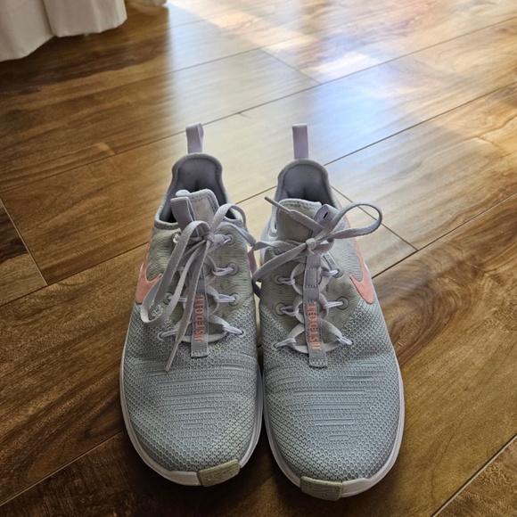 EUC Nike Free Train Sneakers, Size 8 - Picture 3 of 6